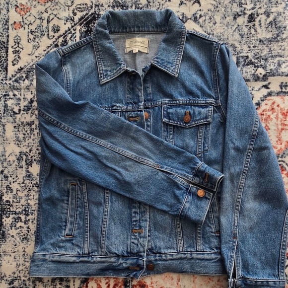 Madewell Classic Jean Jacket | Style MD243 | Used- Excellent Condition - Picture 4 of 11